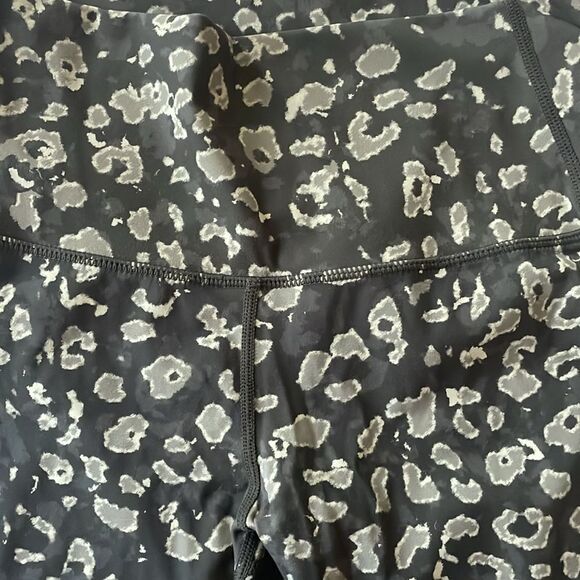 Varley Gray leopard print leggings Luna 25” - Picture 6 of 7